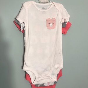 NWT 18 month 3 pack of onesies🎀
